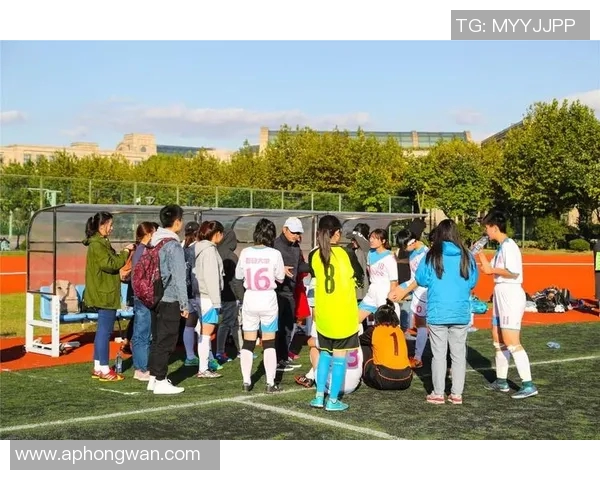 科学足球比赛经验与训练方法的全面探讨与实践指导