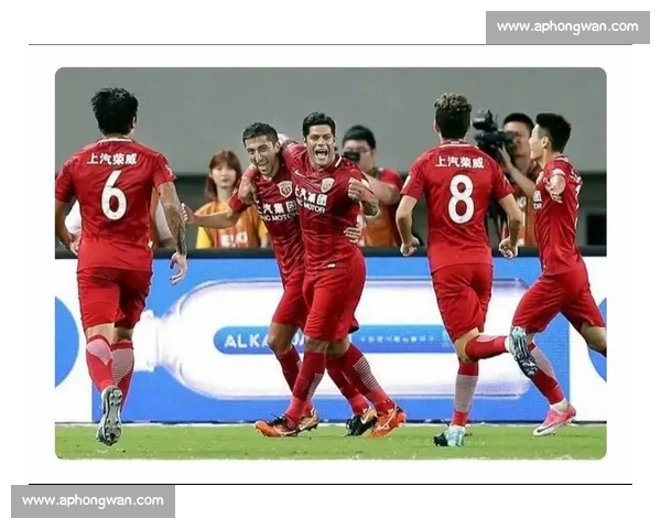 上海上港迎战大阪钢巴焦点对决解析主场优势与攻防关键看点 上海上港迎战大阪钢巴焦点对决解析主场优势与攻防关键看点